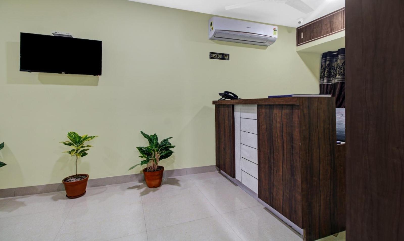 Hotel Park Central Калькутта Экстерьер фото