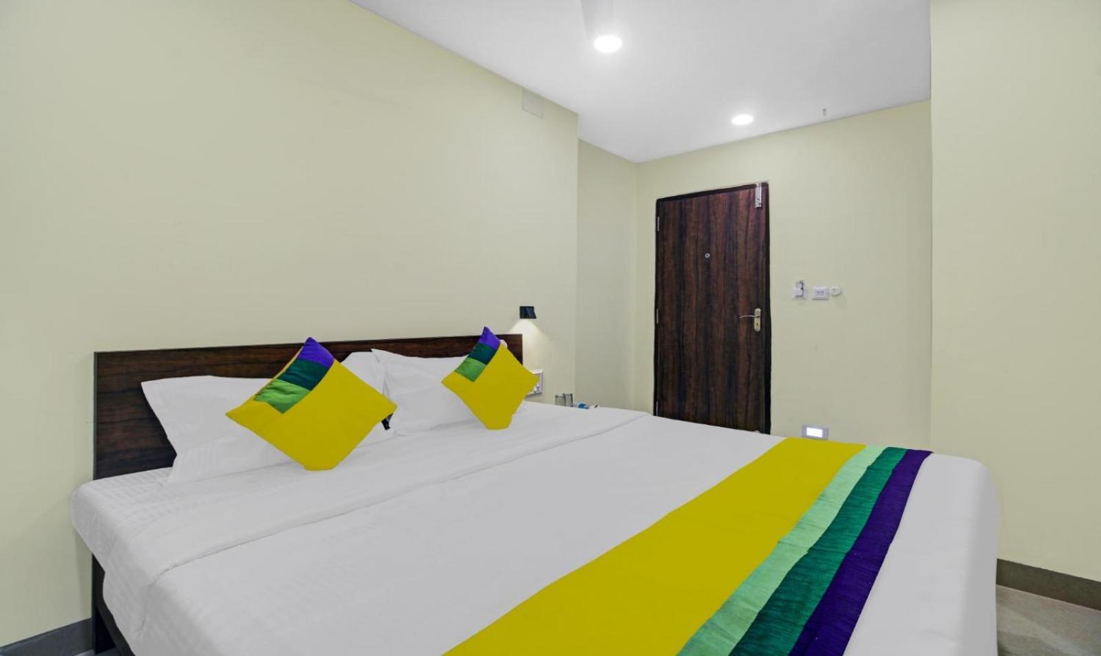 Hotel Park Central Калькутта Экстерьер фото