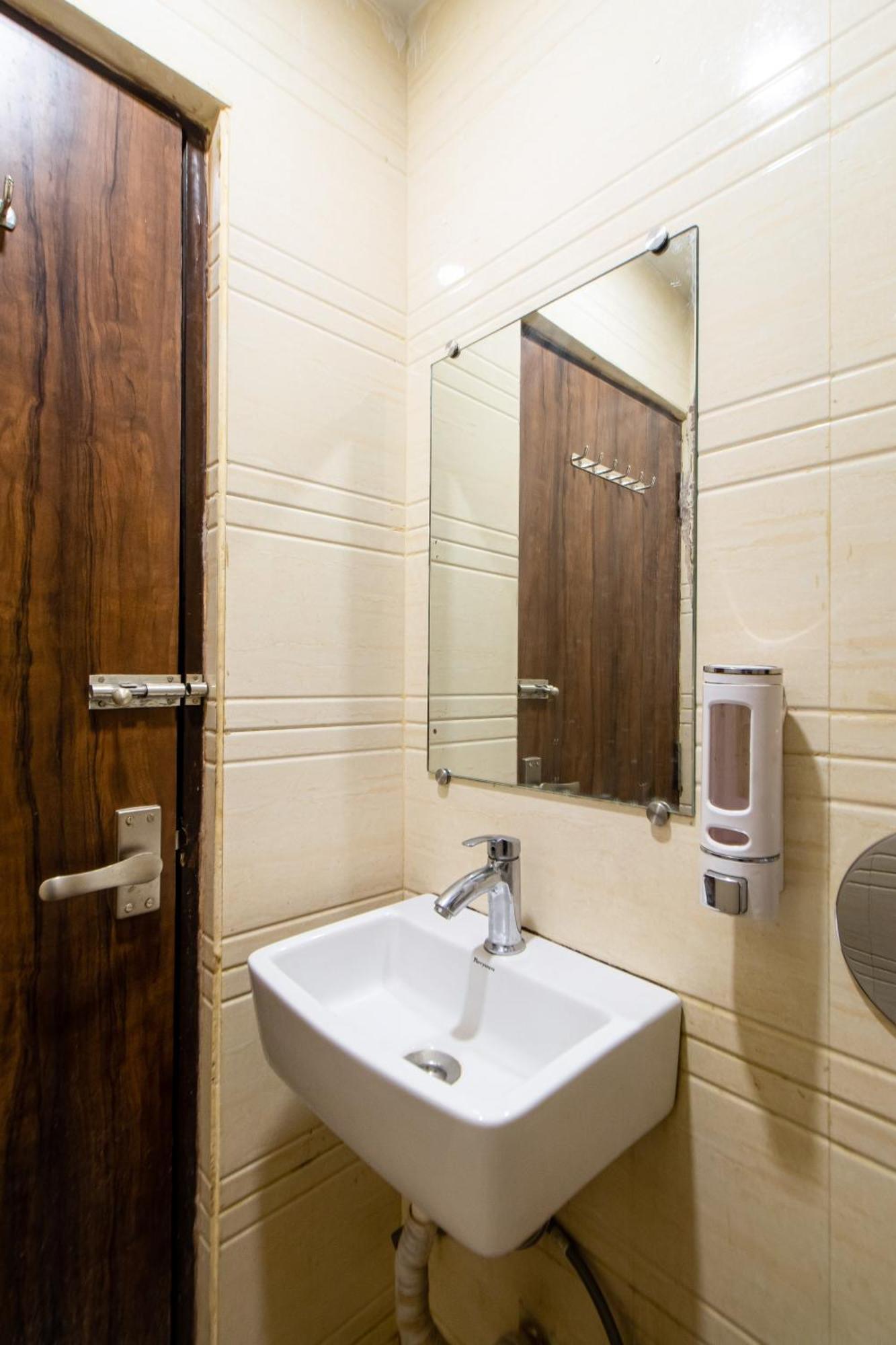 Hotel Park Central Калькутта Экстерьер фото